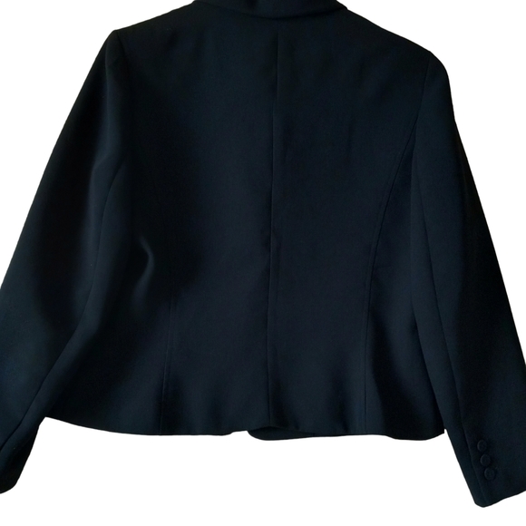 JONES WEAR Essentials Black blazer size  10 single botton closure